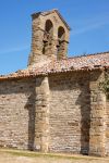 La chiesa di San Michele Arcangelo si trova sull'Isola Maggiore del Lago Trasimeno, al largo di Tuoro