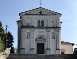 La Chiesa di San Nicola a Bueriis di Magnano in Riviera, Friuli Venezia Giulia - © YukioSanjo, CC BY-SA 4.0, Wikipedia