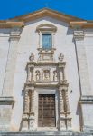 La chiesa di San Nicola di Bari a Caramanico Terme, provincia di Pescara, Abruzzo. Consacrata nel 1592, venne successivamente ampliata. Il terremoto di inizio 1700 ha costretto all'esecuzione ...