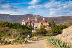 La chiesa di San Pablo a Mitla nei pressi di Oaxaca, Messico. Sorge in cime alle rovine del sito archeologico e venne costruita con le pietre di alcuni antichi edifici distrutti.
