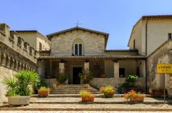 La chiesa di San Severino a Spello, Umbria. Costruita sul luogo fortificato della città nel VI° secolo, questo edificio religioso è il più antico della città. ...