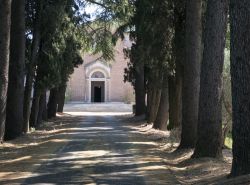 La Chiesa di San Tomaso, si trova non lontano da Sogliano al Rubicone in Romagna, in direzione di Cesena