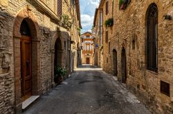 La chiesa di Santa Margherita a Bevagna, Umbria, Italia. Fondata nel 1271 da Margherita di Taddeo da Bevagna, fu rifatta completamente nel XVII° secolo. All'interno sono conservate due ...