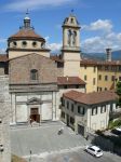 La chiesa di Santa Maria delle Carceri a Prato, Toscana. Basilica rinascimentale con pianta a croce greca, venne realizzata dall'architetto Giuliano da Sangallo. All'interno si possono ...