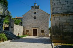 La chiesa di Santa Maria delle Grazie a Prvic Luka, isola di Prvic, Croazia.

