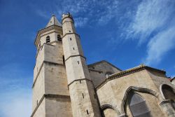 La chiesa di Santa Maria Maddalena a Beziers, Francia - © 216533962 / Shutterstock.com