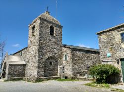 La chiesa di Santa Maria Reale a Pedrafita do Cebreiro sul Cammino di Santiago, Lugo, Spagna.
