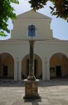 La chiesa di Sant'Erasmo a Formia, provincia di Latina, Lazio. La storia di questo luogo di culto risale al 303 d.C.; si presenta in stile rinascimentale a tre navate e all'interno ospita ...