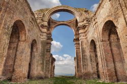 La Chiesa Diruta: si tratta della chiesa in rovina intitolata ai Santi Luca e Giuliano a Grottole in Basilicata