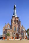 La chiesa gotica di San Dioniso nel centro storico di Tilburg, Olanda. Conosciuta ai più come Heikese church, venne costruita a partire dal 1430 e inaugurata solo nel 1483 - © TonyV3112 ...