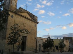 La Chiesa Madre di Merine e la piazza principale della cittadina del Salento in Puglia - © Lupiae - CC BY-SA 3.0, Wikipedia