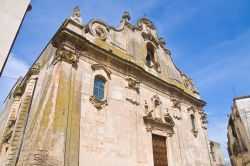 La Chiesa Madre di Montescaglioso in Basilicata: particolare della facciata in pietra arenaria - © Mi.Ti. / Shutterstock.com