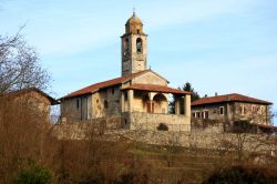 La Chiesa Parrocchiale di Dormelletto in Piemonte - © Alessandro Vecchi - CC BY-SA 3.0, Wikipedia