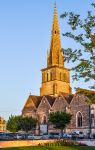 La chiesa principale di Meursault al tramonto, siamo in Borgogna, in Francia