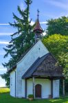 La chiesetta cattolica di San Leonardo nel villaggio di Weissensberg vicino a Lindau, Germania.

