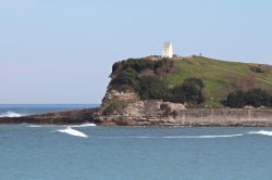 La chiesetta di Point Sainte Barbe a Saint-Jean-de-Lu, Nuova Aquitania, Francia.  