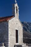 La chiesetta di San Sava sull'isola di Sveti Stefan, Montenegro.
