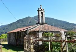 La chiesetta di San Xes de Francelos a Ribadavia, Spagna. Questa piccola cappella visigota apparteneva a un antico monastero medievale oggi scomparso.
