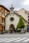 La chiesetta di strada Uria nel centro di Oviedo, Spagna.
