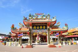 La Chinatown presso il parco Heaven Dragon Shrine a Suphan Buri in Thailandia.