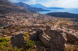 La città di Bar vista dall'alto di una collina con le rovine, Montenegro - © MaleWitch / Shutterstock.com