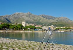 La città di Formia (provincia di Latina) vista dal porto, Lazio.

