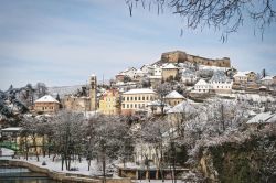 La città di Jajce con la neve in inverno, Bosnia e Erzegovina.

