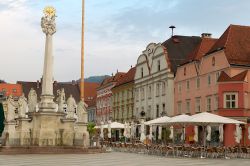 La città di Leoben, Austria. Palazzi signorili e edifici storici si affacciano sulla piazza principale della cittadina austriaca - © Ververidis Vasilis / Shutterstock.com