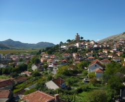 La città di Trebinje con la vallata circostante, Bosnia Erzegovina - © Igor Matic / Shutterstock.com