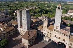 La città medievale di San Gimignano, Toscana, dall'alto. Nato in epoca etrusca, questo borgo si è sviluppato nel Medioevo.



