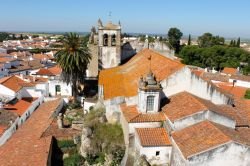 La città portoghese di Serpa nella regione dell'Alentejo. Questo territorio, considerato uno dei luoghi più autentici del Portogallo, si trova fra Lisbona e l'Algarve - Joaquin ...