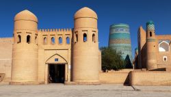 La cittadella monumentale di Khiva uno dei gioelli dell'Uzbekistan - © Daniel Prudek / Shutterstock.com