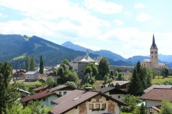 La cittadina di Radstadt ai piedi delle montagne (Austria): siamo nel salisburghese nel distretto di Sankt Johann im Pongau.
