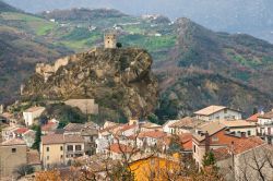 La cittadina di Roccascalegna e il suo castello in Abruzzo, provincia di Chieti