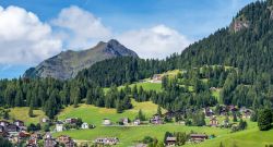 La cittadina di Selva di Cadore, provincia di Belluno, Veneto. Situata nell'alto Agordino, è una famosa stazione turistica estiva e invernale.
