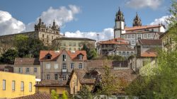 La cittadina di Viseu con uno scorcio della Cattedrale del Sé, Portogallo.
