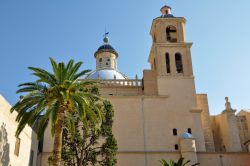La concattedrale di San Nicola di Bari a Alicante, Spagna: costruita sui resti di una moschea fra il 1616 e il 1738, si presenta in stile rinascimentale.
