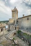 La coorte interna del Castello Piccolomini a Capestrano in Abruzzo