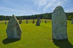 La cosiddetta "Stonehenge di Holasovice" in Repubblica Ceca. Si tratta di una costruzione moderna che si ispira al famoso cerchio di pietre delle campagne del sud dell'Inghilterra ...