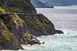 La costa aspra nella zona di Piraino in provincia di Messina, Sicilia