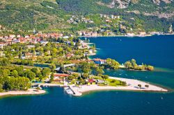 La costa del Lago di Garda in Trentino a Torbole.