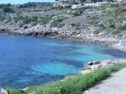 La costa di Marina di San Gregorio nel Salento, in Puglia - © Luca Margheriti, CC BY-SA 3.0, Wikipedia