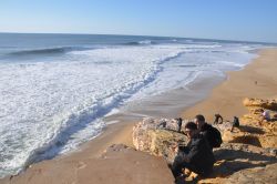 La costa di Nazaré e le grandi onde dell'Oceano Atlantico, Portogallo.
