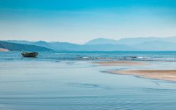 La costa e il mare di Velipojë in Albania, al confine con il Montenegro