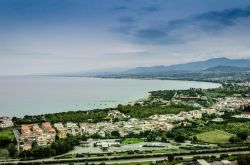 La costa nord della Sicilia nella zona di Patti, siamo in provincia di Messina