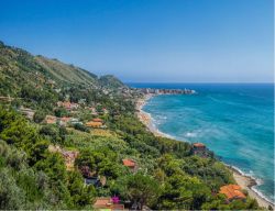 La costa spettacolare del Cilento nei pressi di Montecorice in Campania