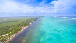 La costa spettacolare di Xcalak in Messico