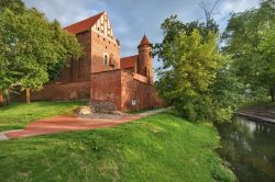 La costruzione gotica del castello di Olsztyn, Polonia. Fu innalzato attorno alla metà del Trecento come residenza dell'amministratore dei beni della diocesi di Varmia.



