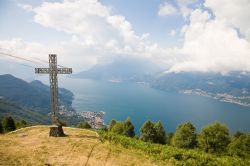 La croce di Camaggiore a Vendrogno appena sopra Bellano, sul Lago di Como