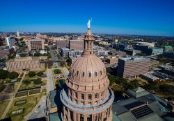 La cupola del Campidoglio di Austin vista dall'alto, Texas.
